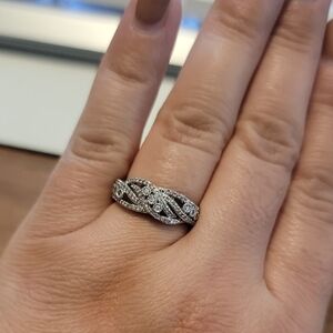 Elegant Silver Diamond Wedding Ring